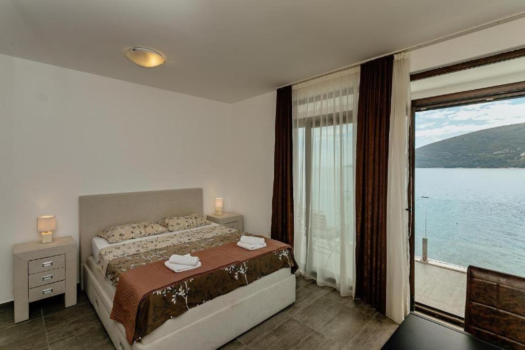 Apartments Joy Herceg Novi Eksteriør billede