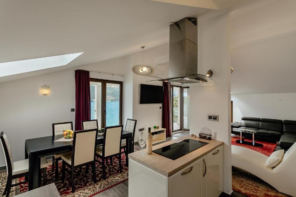 Apartments Joy Herceg Novi Eksteriør billede