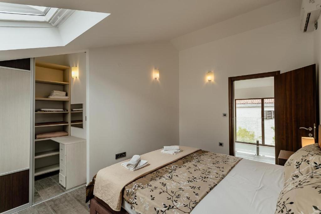 Apartments Joy Herceg Novi Eksteriør billede
