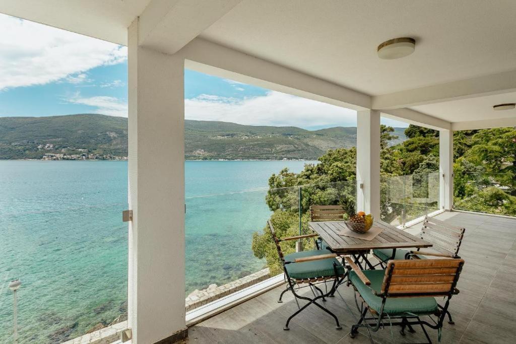 Apartments Joy Herceg Novi Eksteriør billede