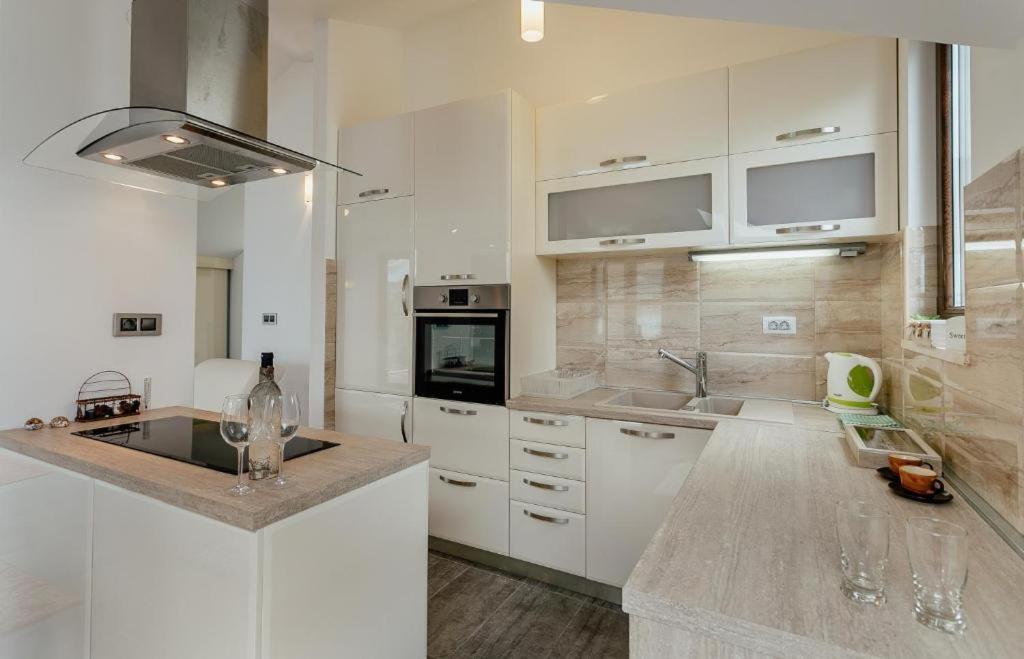 Apartments Joy Herceg Novi Eksteriør billede