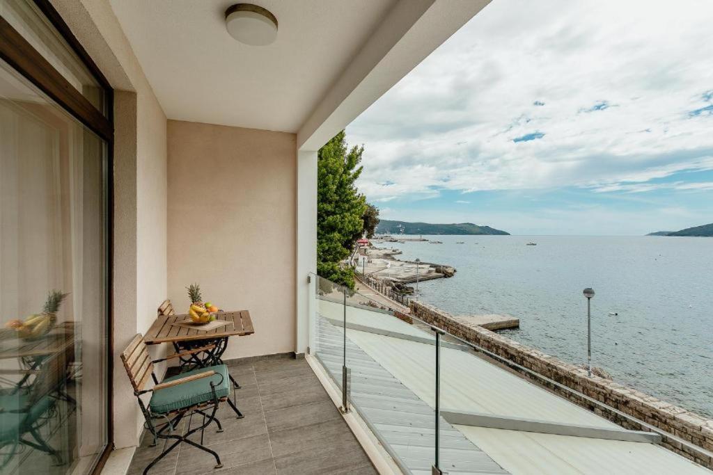 Apartments Joy Herceg Novi Eksteriør billede