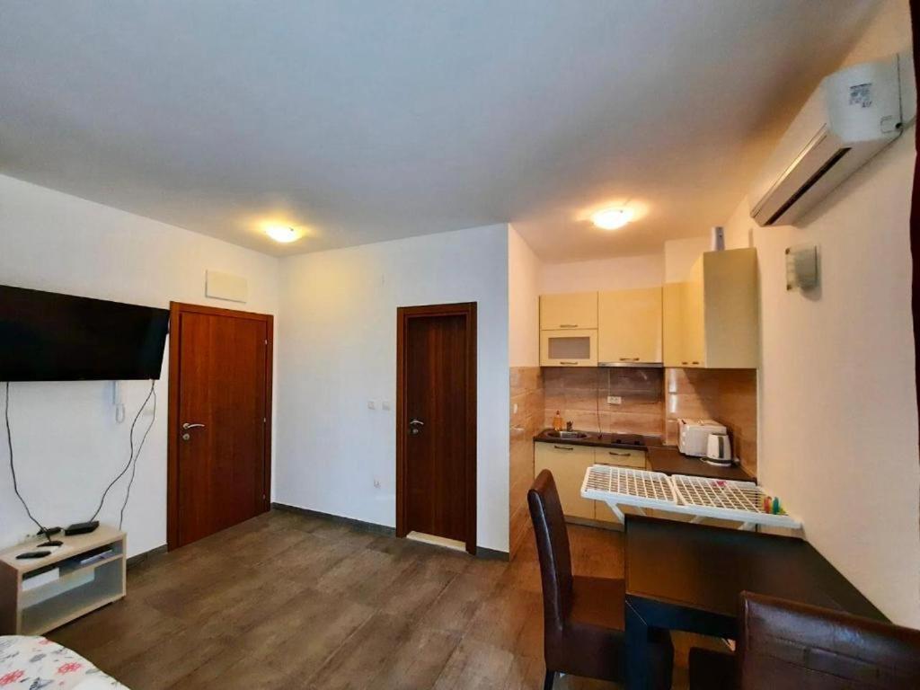 Apartments Joy Herceg Novi Eksteriør billede