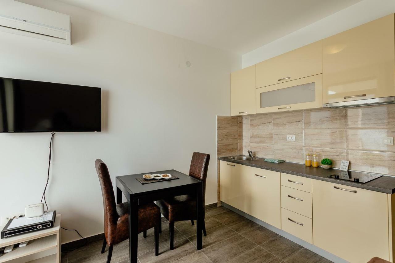 Apartments Joy Herceg Novi Eksteriør billede