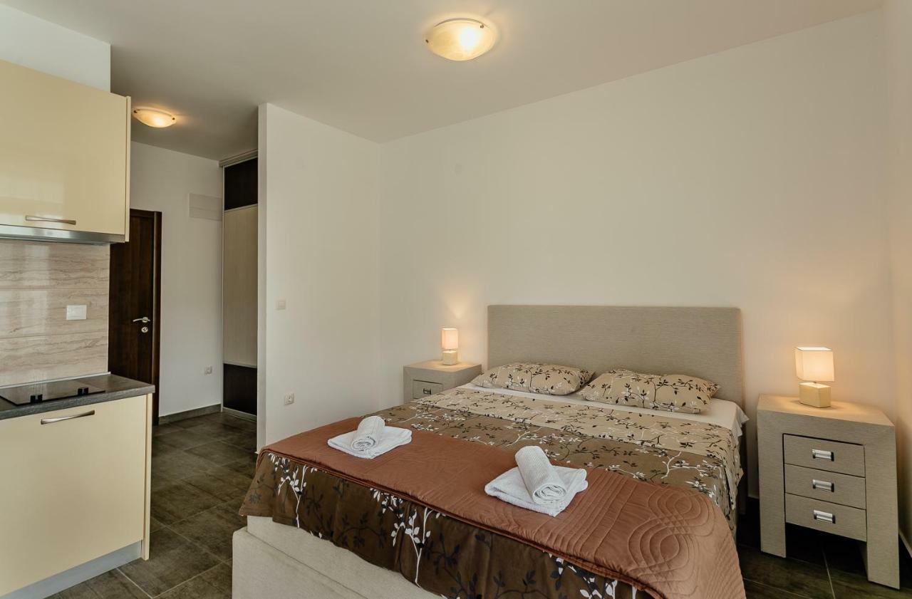 Apartments Joy Herceg Novi Eksteriør billede