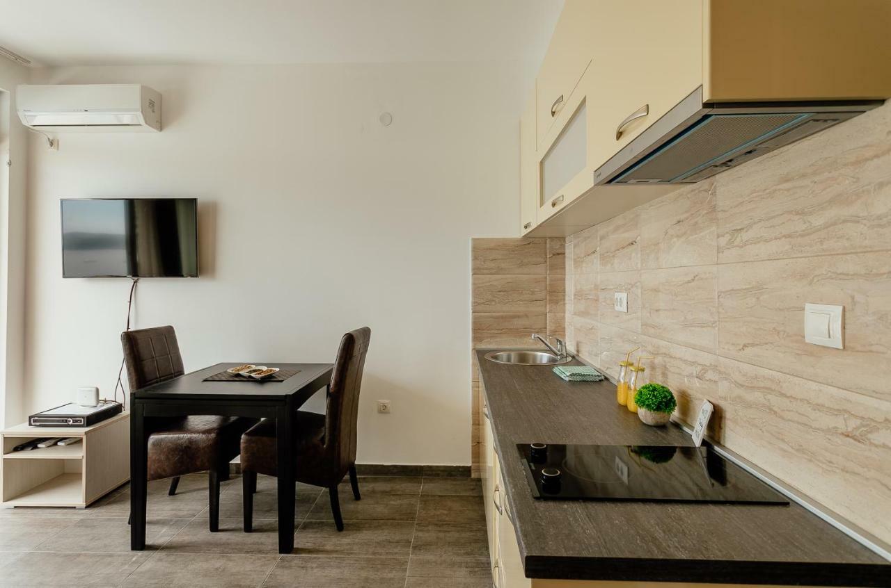 Apartments Joy Herceg Novi Eksteriør billede