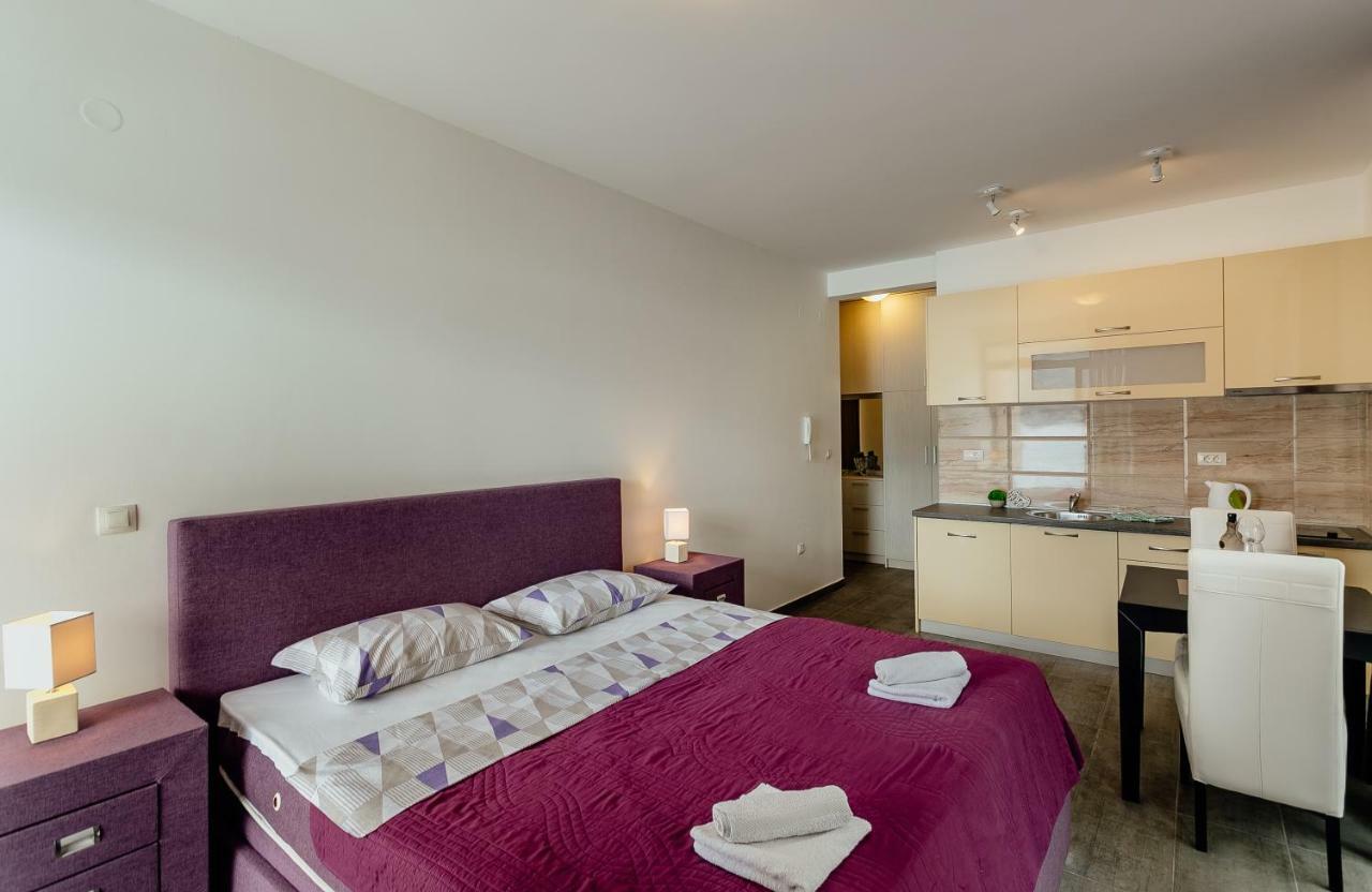 Apartments Joy Herceg Novi Eksteriør billede