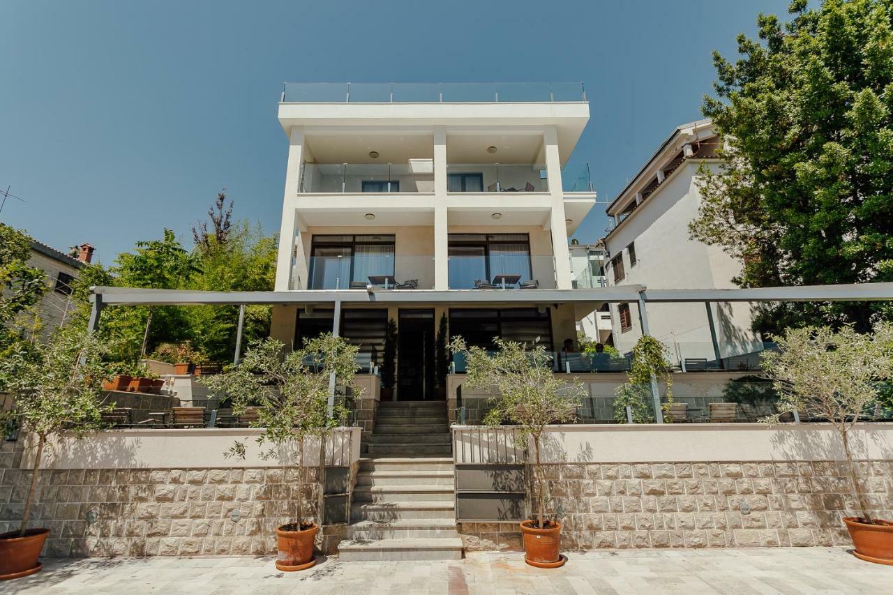 Apartments Joy Herceg Novi Eksteriør billede